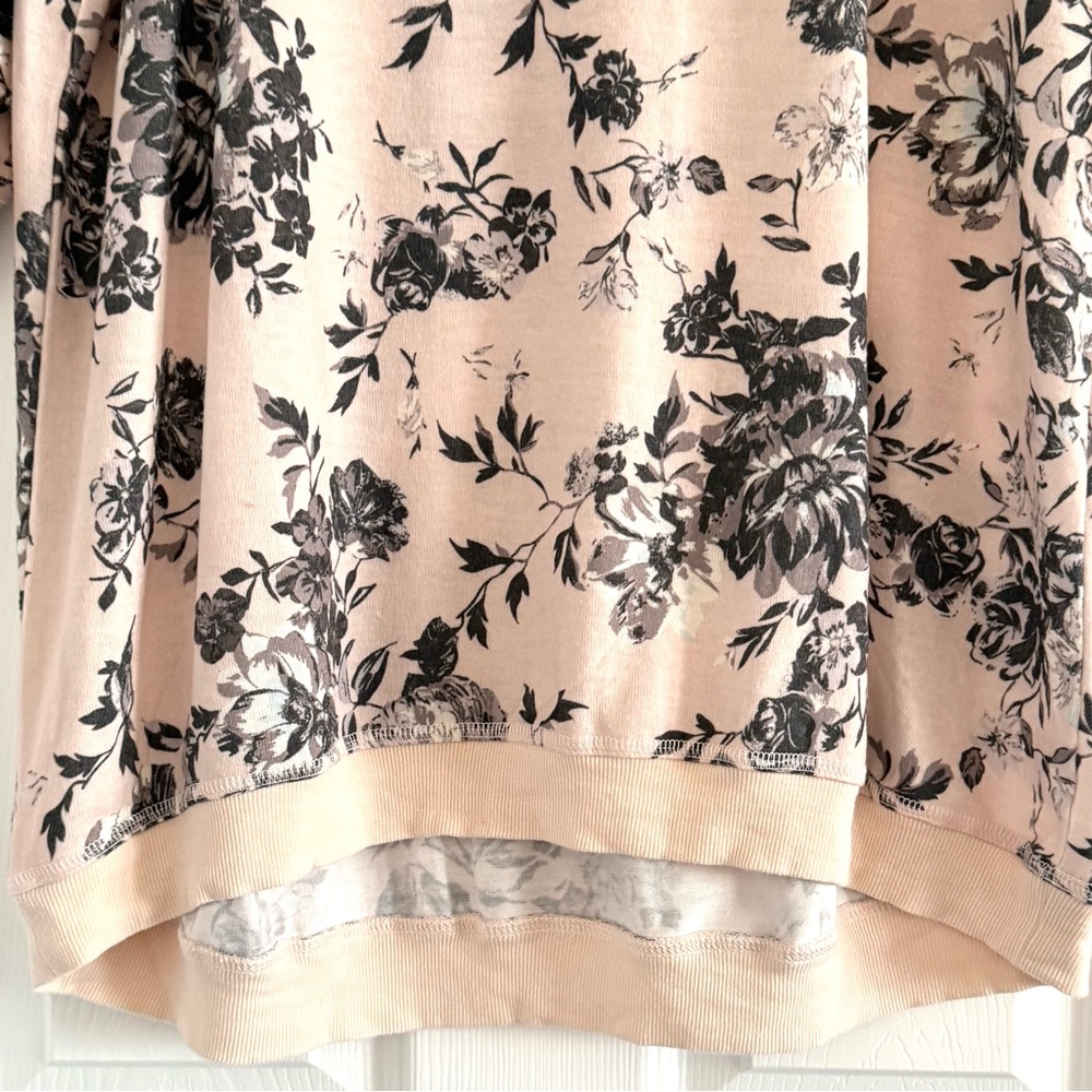 🌼 Eyeshadow Pink and Black Floral Top - Picture 4 of 7